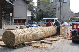 画像　大松明の制作風景2